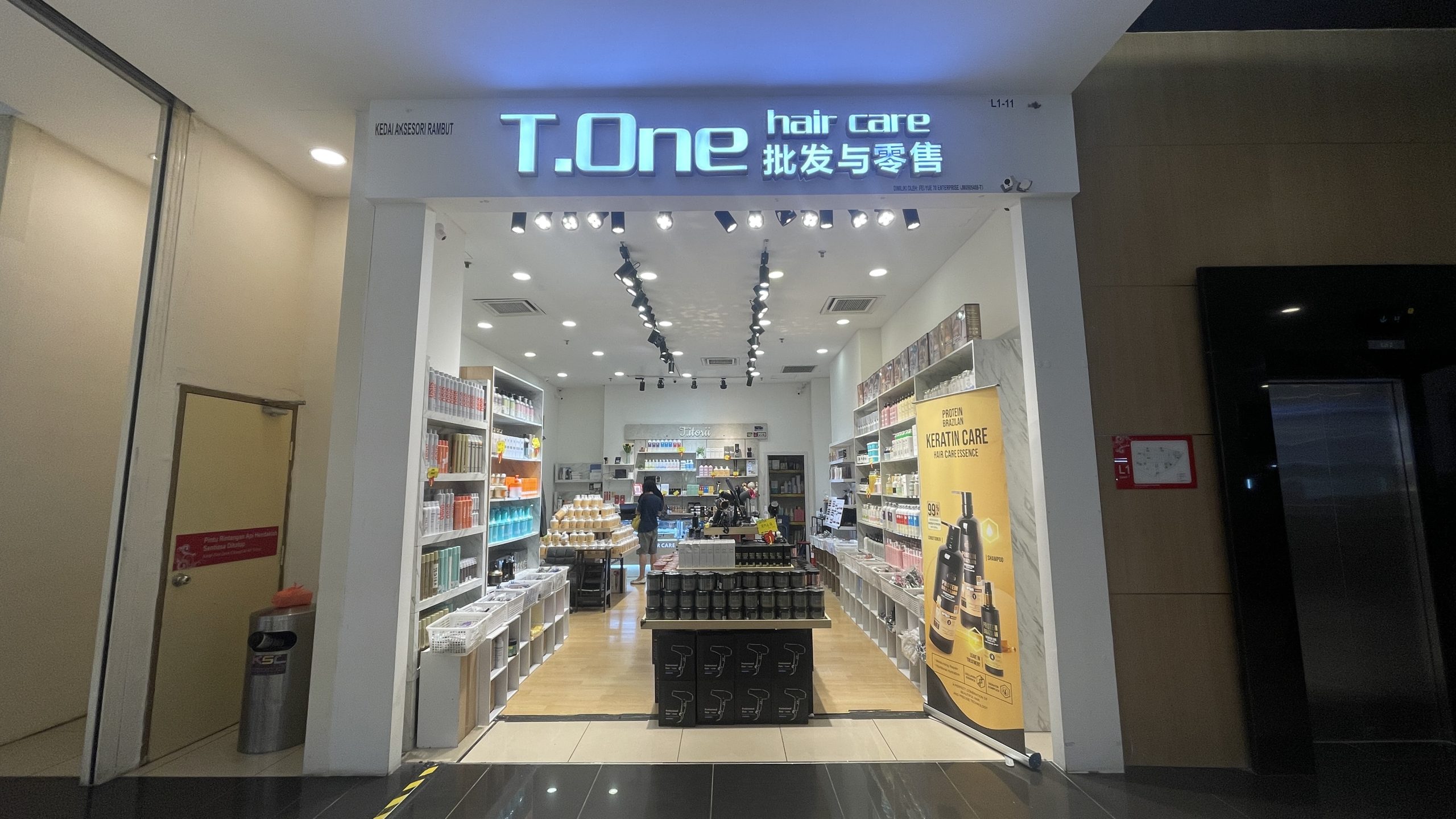 t.one-hair-care-store-front-3