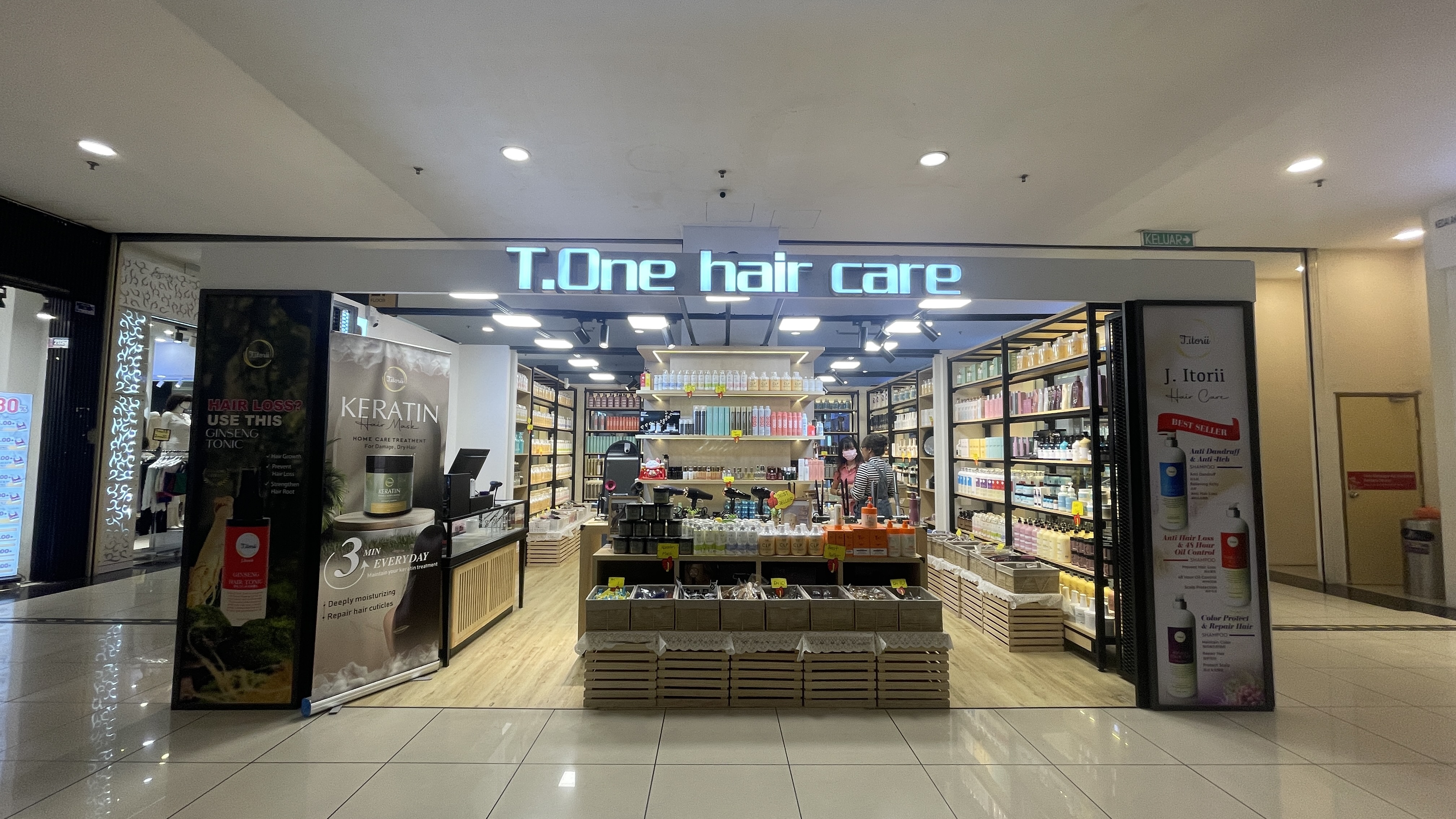 t.one-hair-care-store-front-4